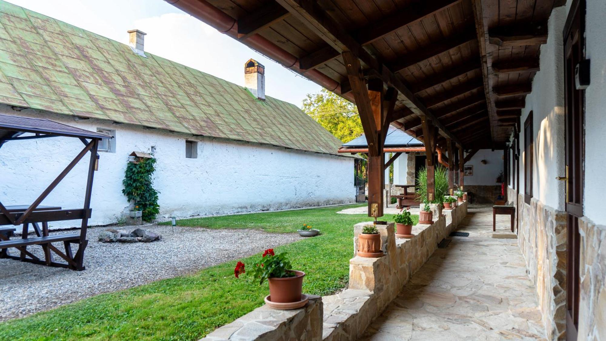 Hotel Hajnal Vendégház Kéked Exterior foto